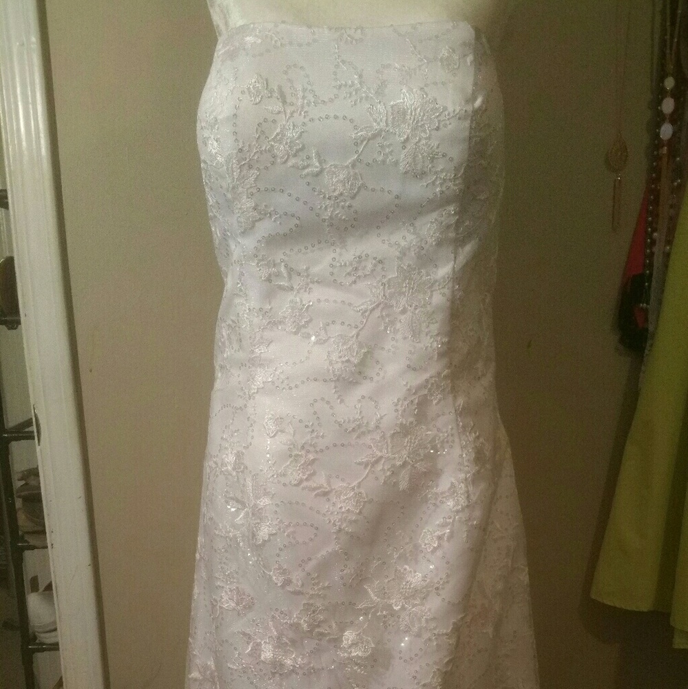 White lace wedding dress
